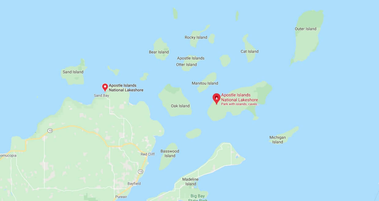 Where is Apostle Islands National Lakeshore? How many islands are in the Apostle Islands?